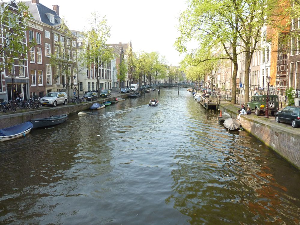 110417 Canal de Grimburgwal vers le quartier rouge, Amsterdam - 01