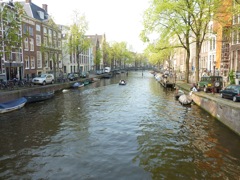 110417 Canal de Grimburgwal vers le quartier rouge, Amsterdam - 01