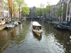 110417 Canal de Grimburgwal vers le quartier rouge, Amsterdam - 08