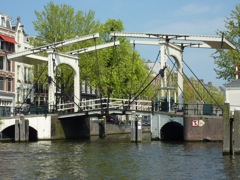 110418 Binnenamstel, en bateau sur les canaux, Amsterdam - 10